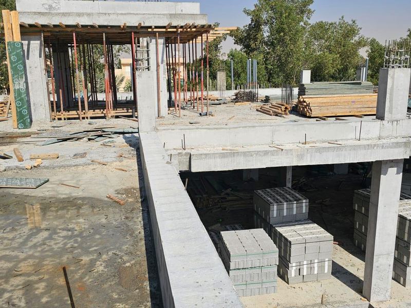 عمارة وفيلا سكنية في مرحلة العظم بإشراف هندسي